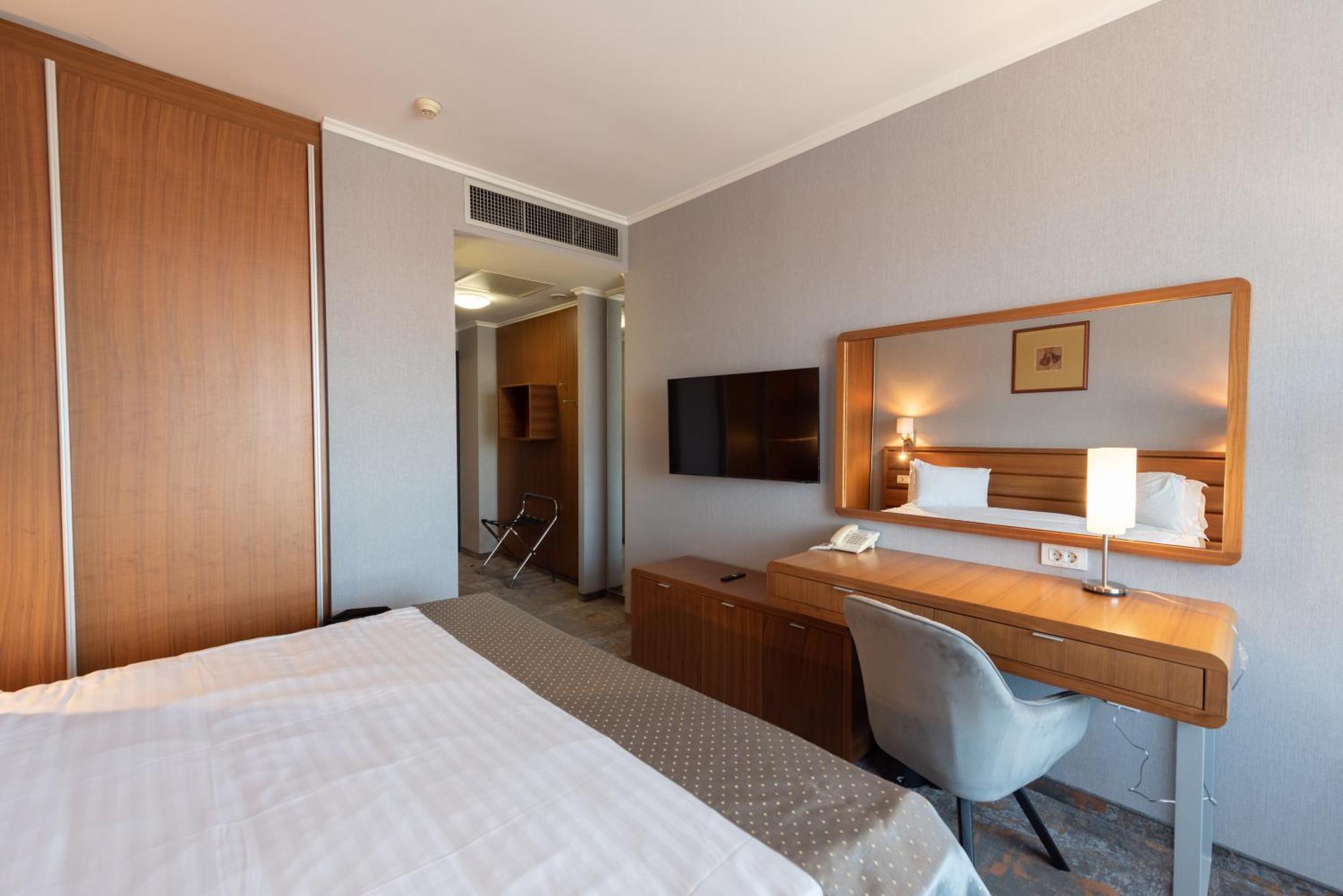 Wyndham Hotel 5*